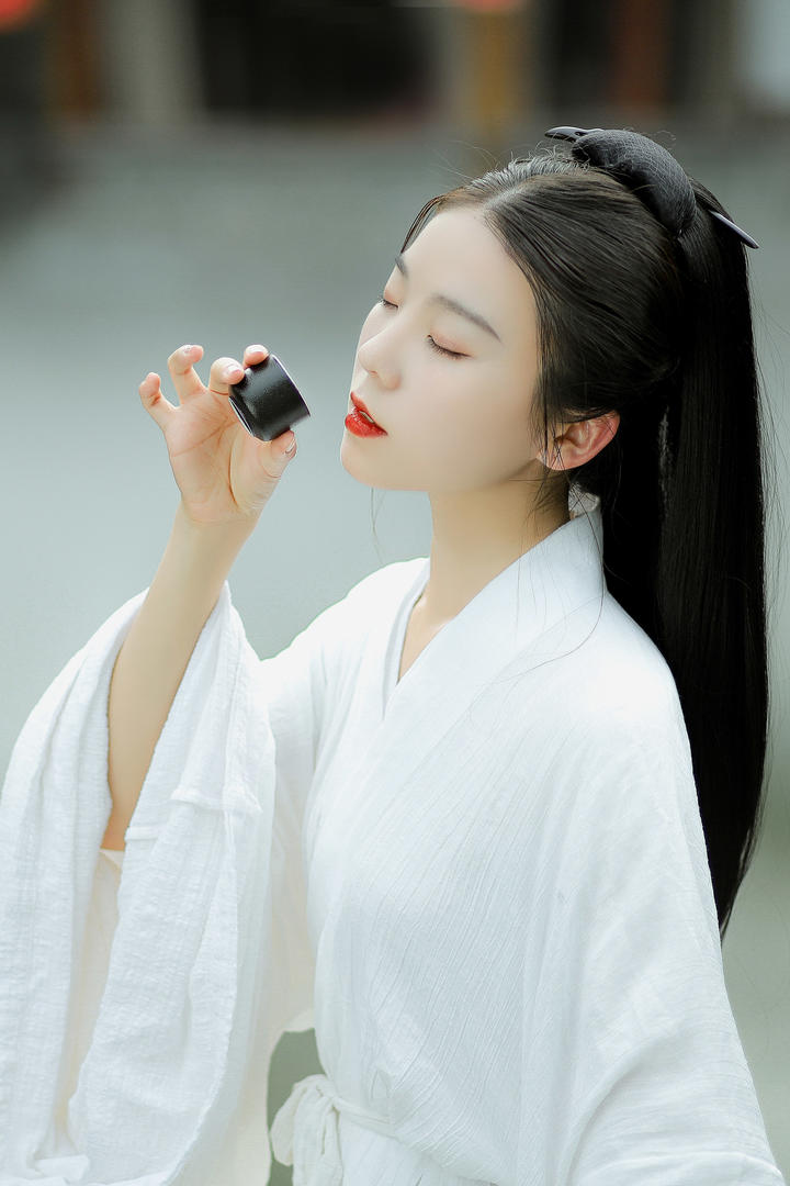 品茶的唯美清纯长发古装汉服美女壁纸图片
