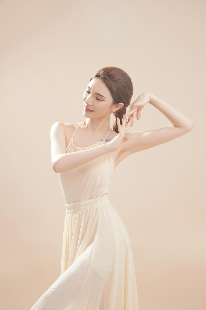 跳舞的国模人体艺术高清美女壁纸图片大全