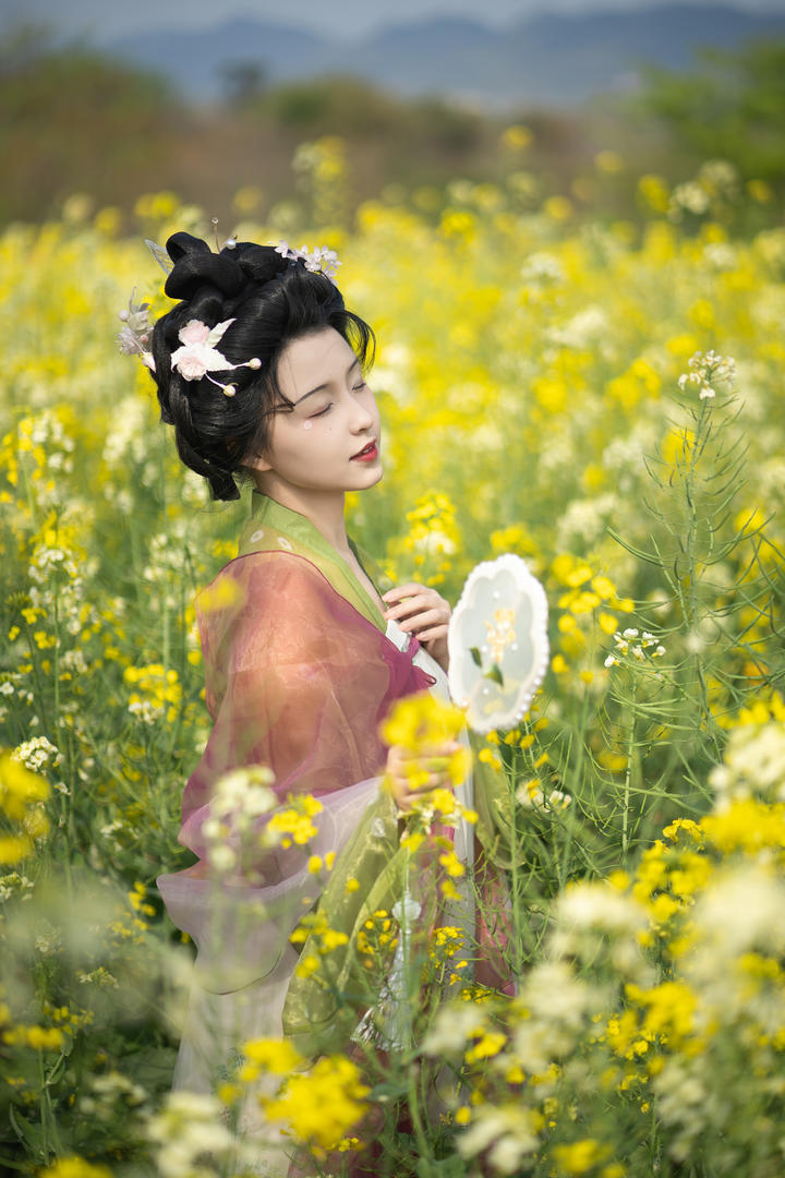 油菜花田里的古装美女个人艺术摄影大全