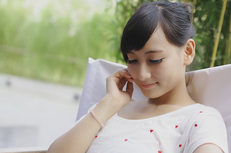 悠闲快乐的唯美少女