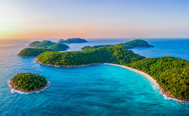唯美蓝色海岛大海风光摄影图片