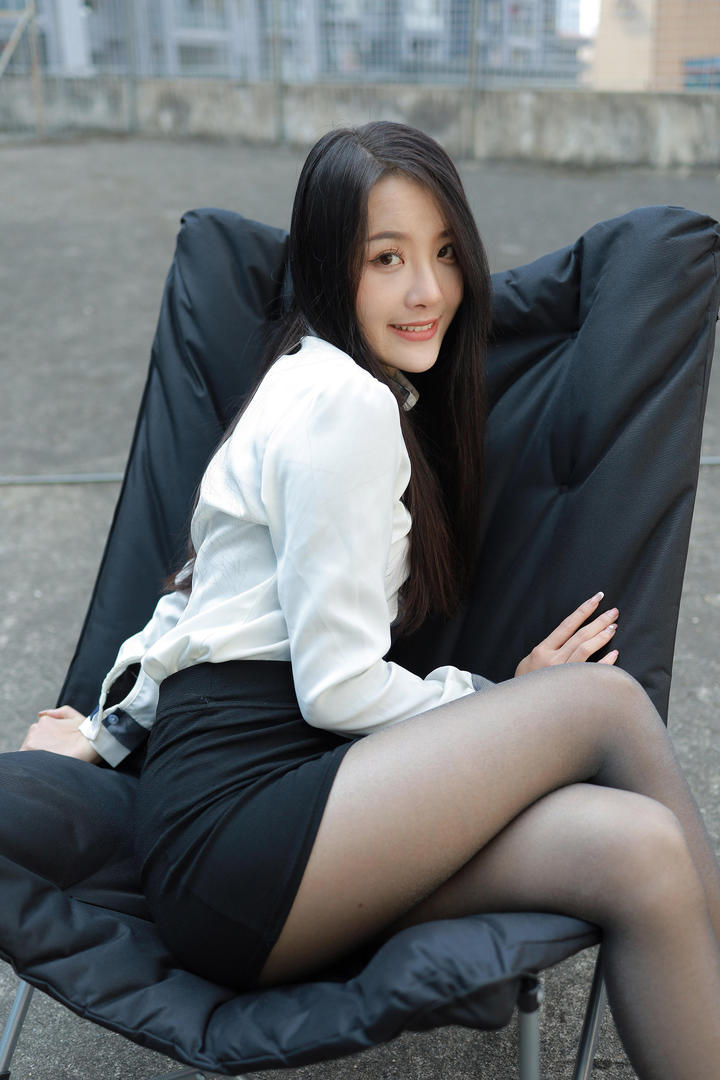 mm131美女大尺度私密照尤果网极品黑丝美女模特图片