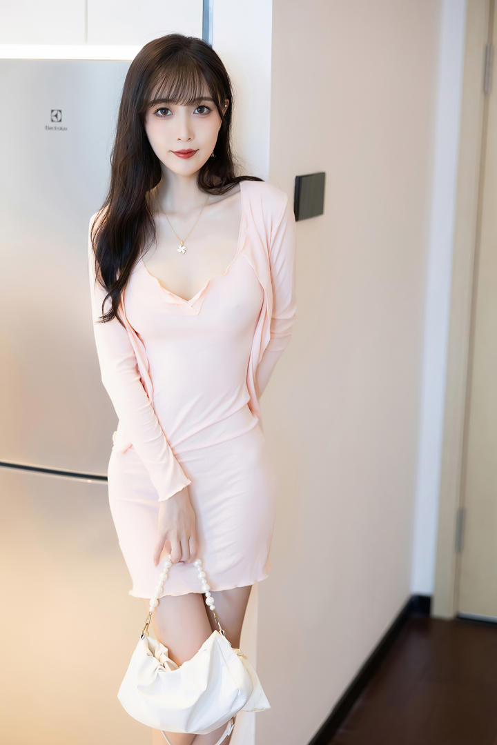 高清人人久久性感身材女友林星阑无码写真图片