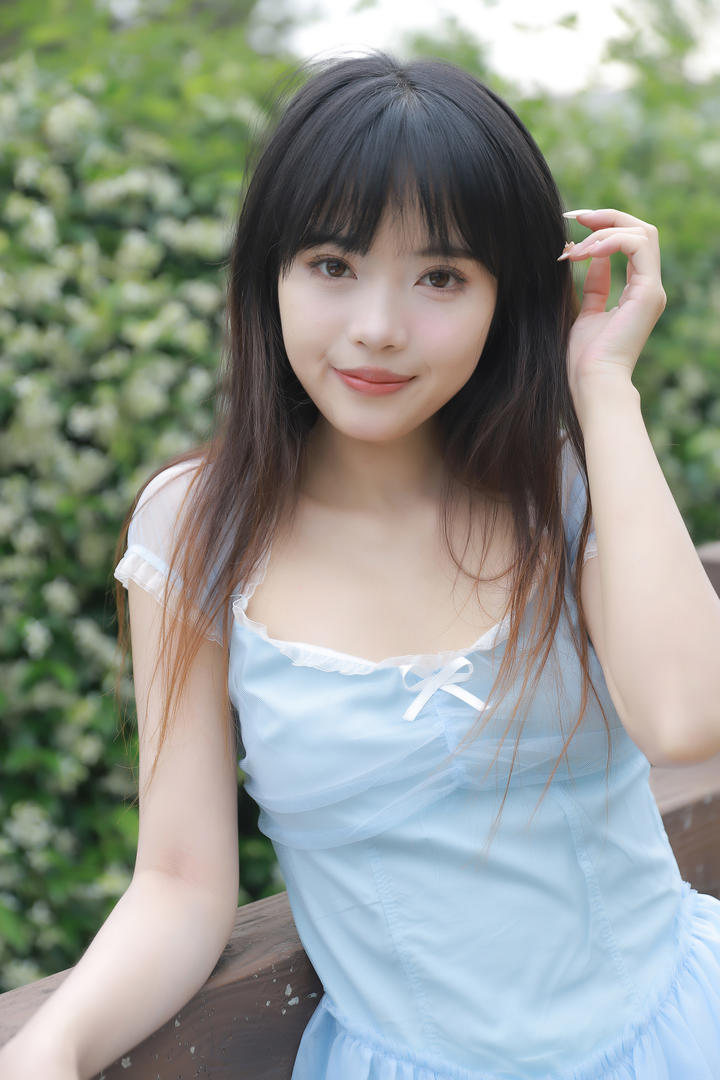 白富美反差秀人网美少女无码艺术写真