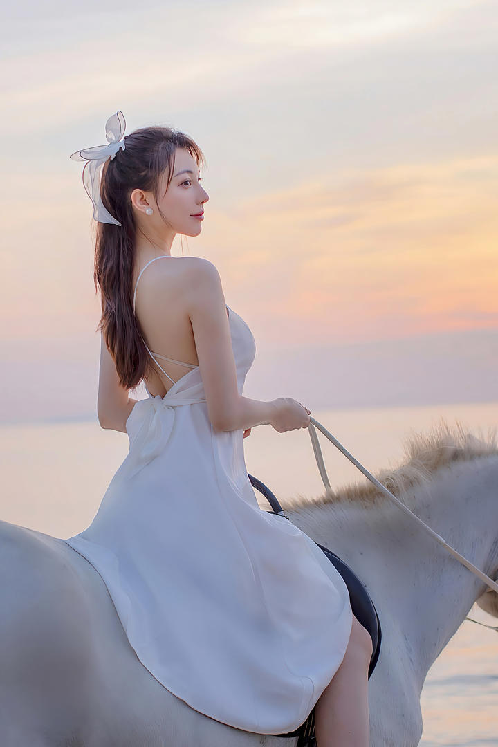 骑着白马的小公主唯美女生写真图片