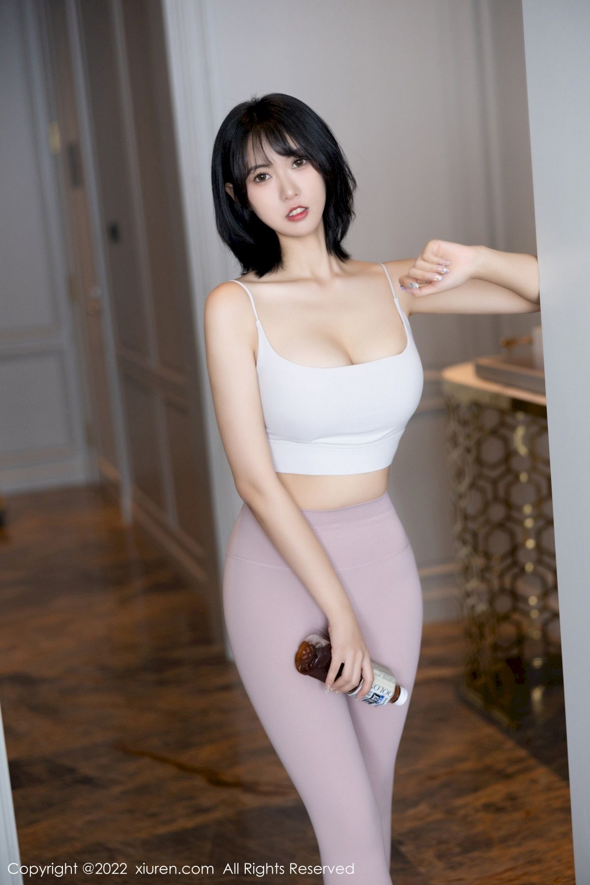 秀人网美女模特林子遥浅色瑜伽服样貌清纯甜美性感写真