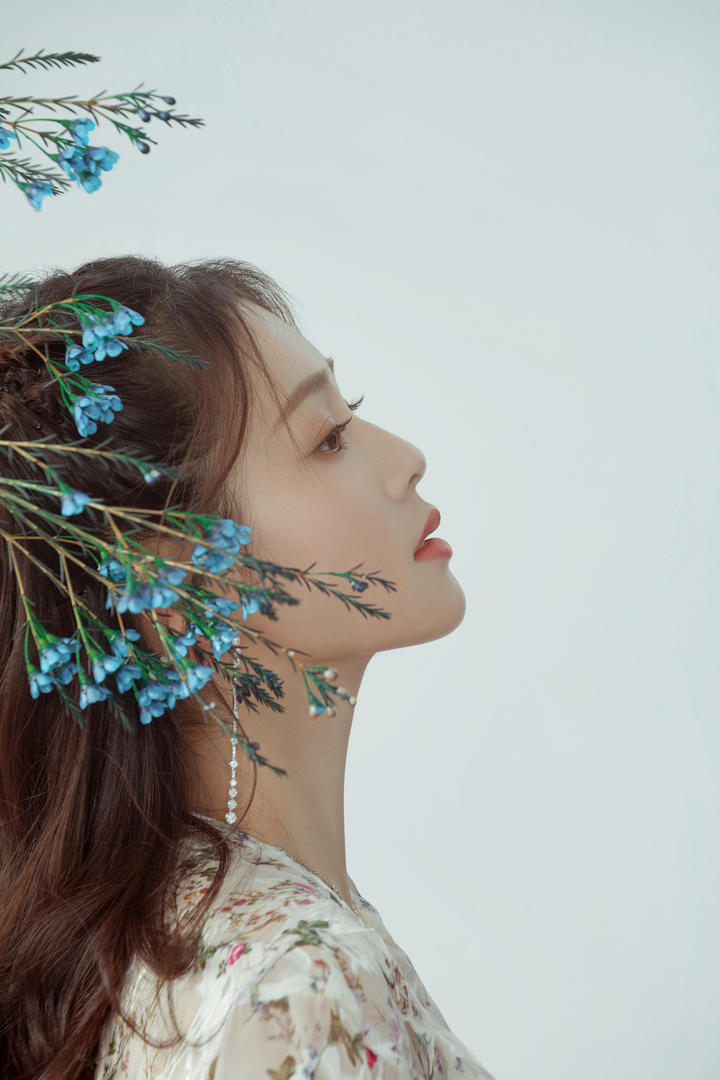 高清中国美女明星白鹿侧脸写真图片