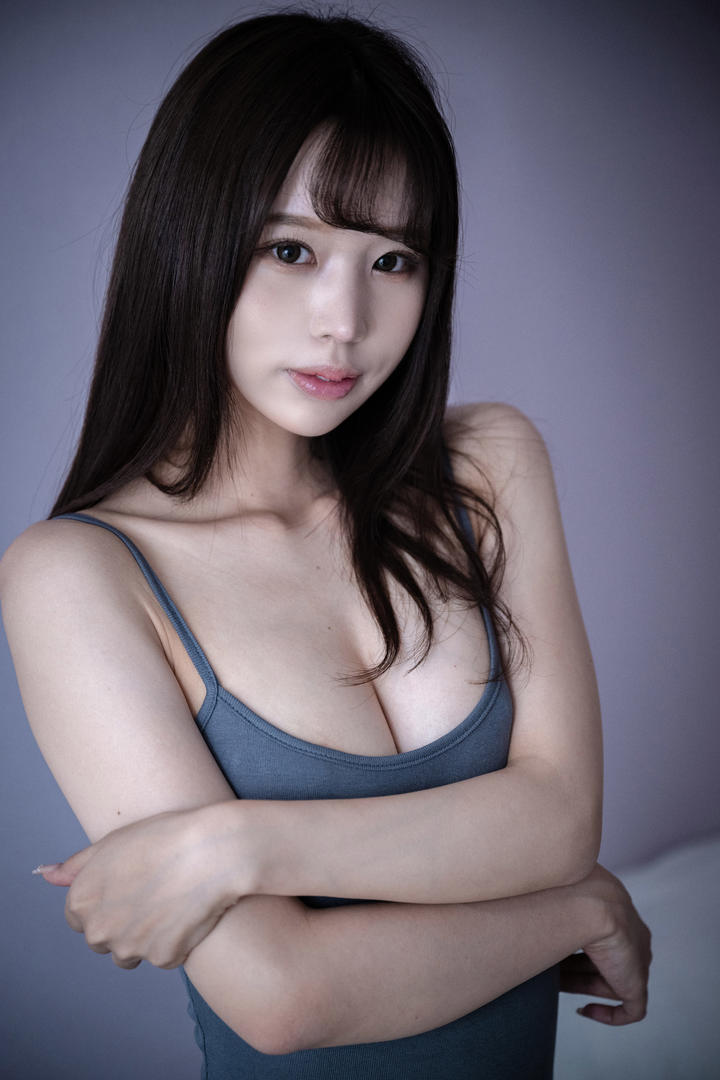 温柔甜美的大胸MM性感写真图片
