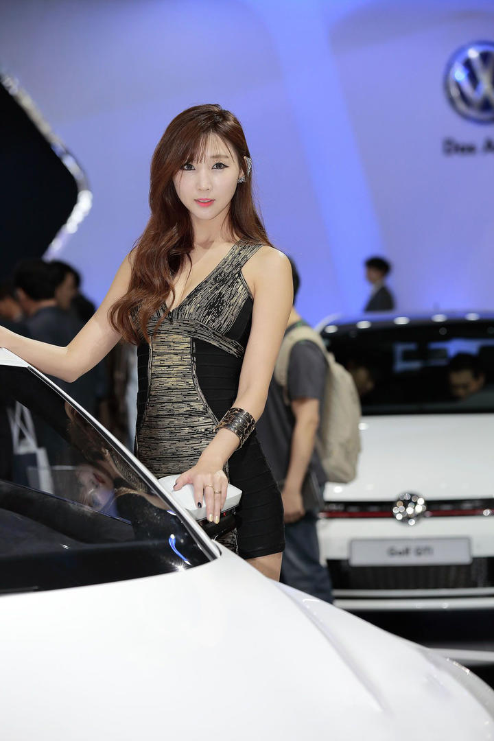 韩国性感大胸车模美女写真