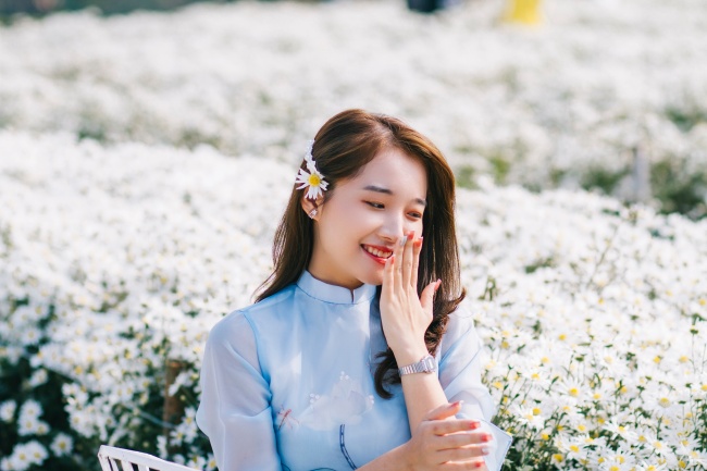 唯美花海美女写真图片