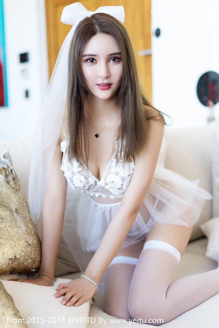 秀人网重庆妹子SOLO尹菲白色情趣内衣美胸翘臀性感写真