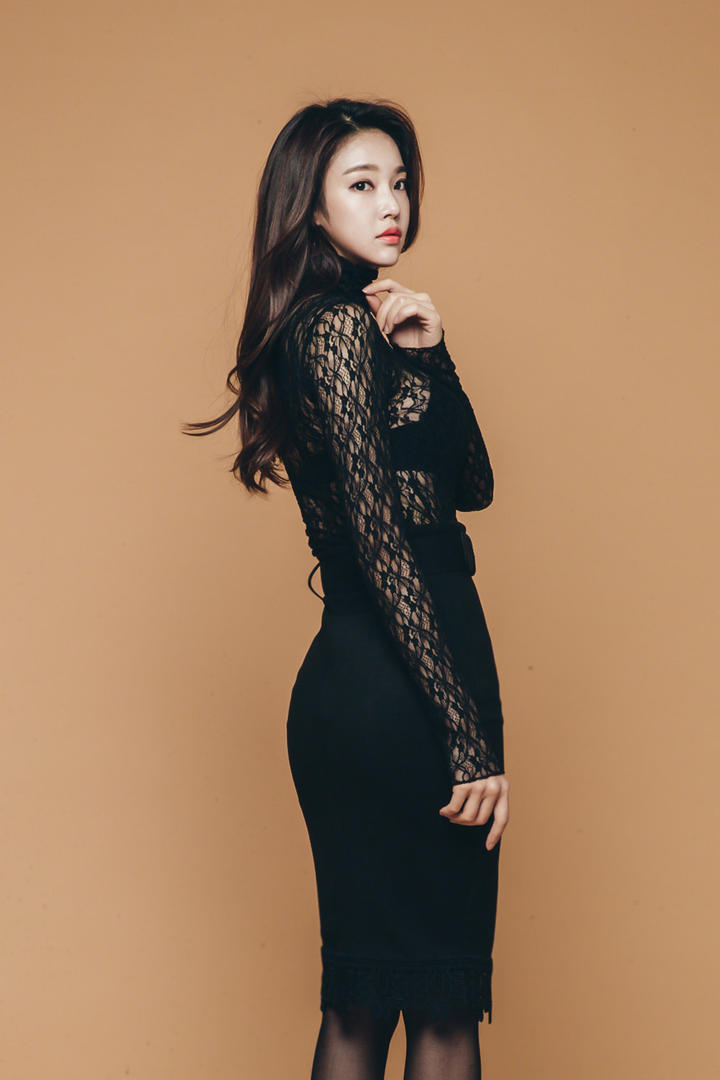 身材性感的韩国美女朴正允写真