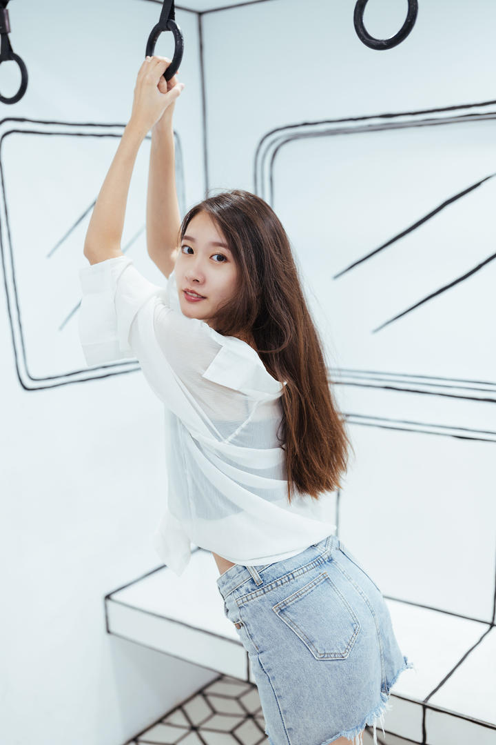 翘臀牛仔短裙美女494949大但人文艺术图片