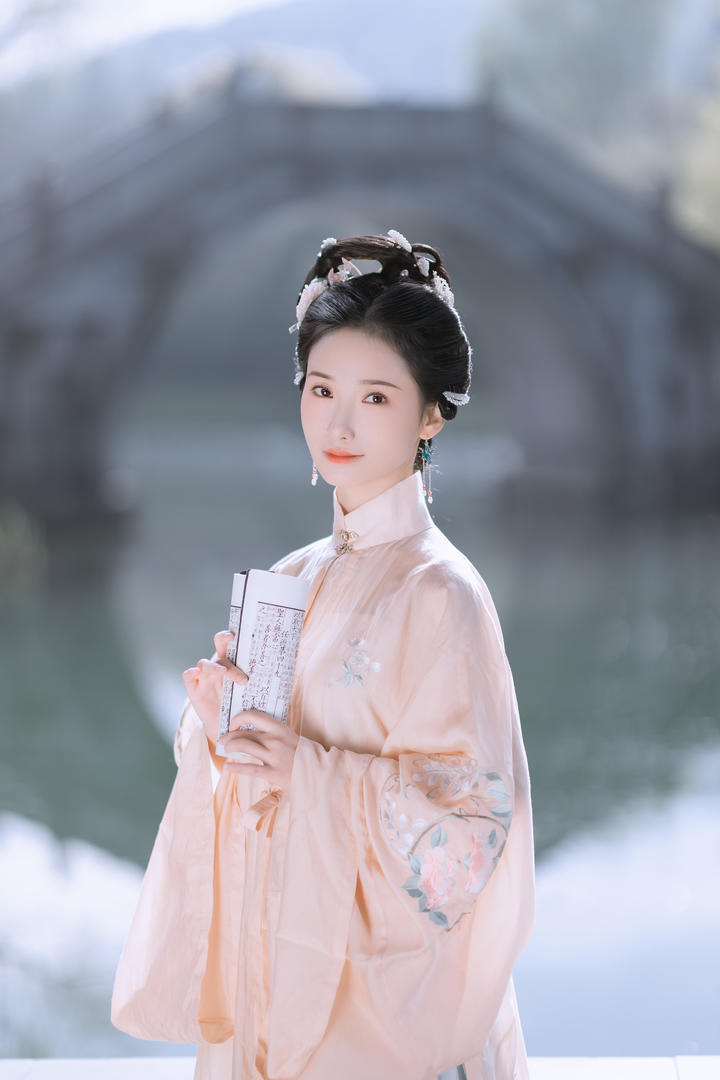 女大学生古装艺术照唯美壁纸图片