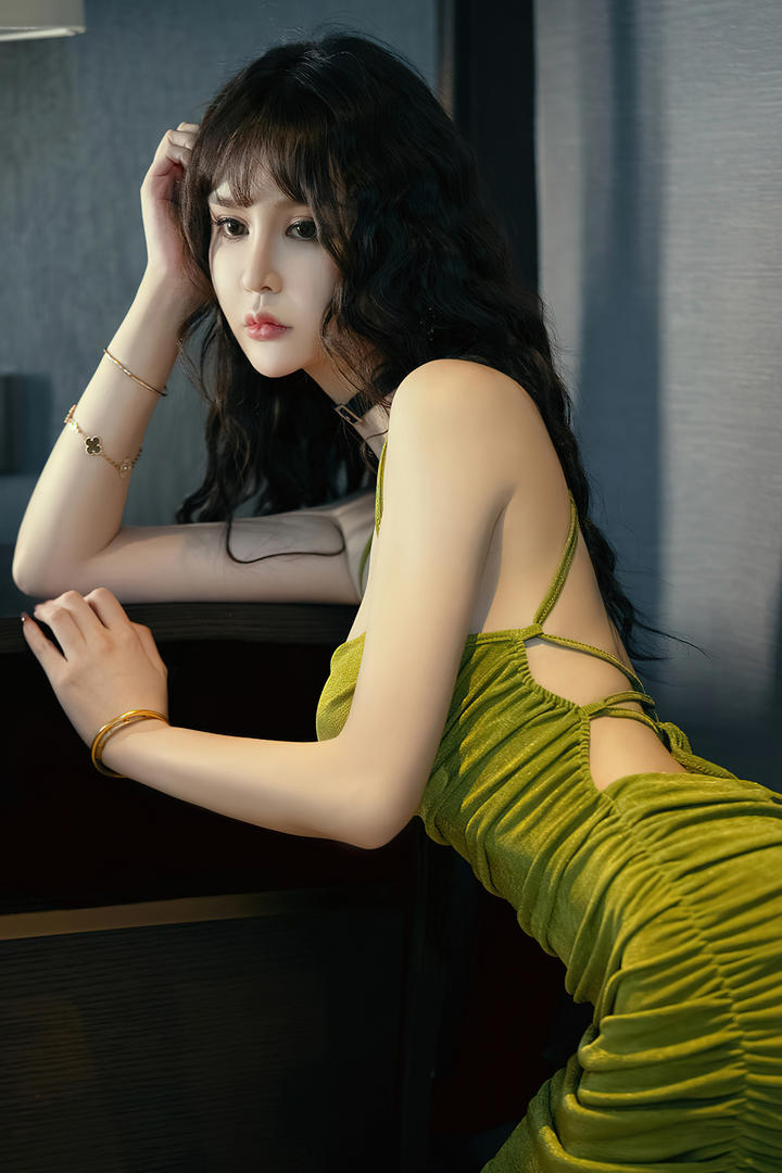 性感尤果美女白嫩香肩诱惑写真图片