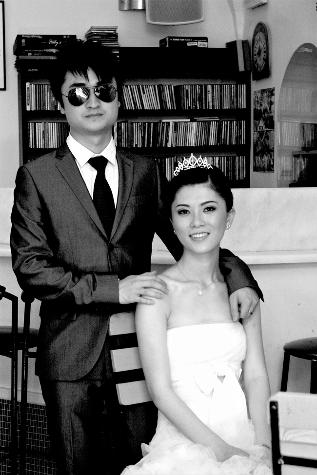 黑白风新郎新娘婚纱照图片