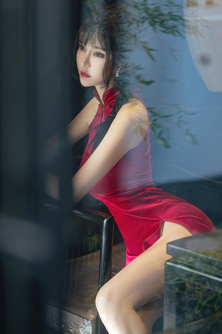 穿红色旗袍的美女茶艺师高清大胆人体艺术写真图片