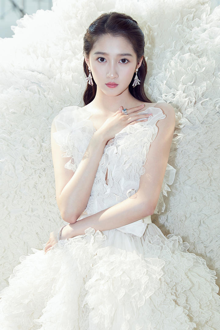 4K高清美女明星关晓彤写真图片