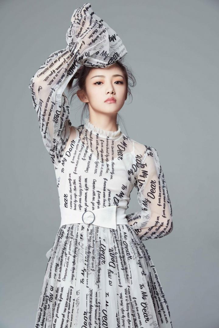 魅力女人吴佳怡夏日时尚美女写真图片