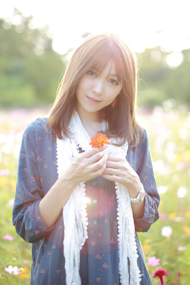 阳光下的超清韩国清纯美女图片