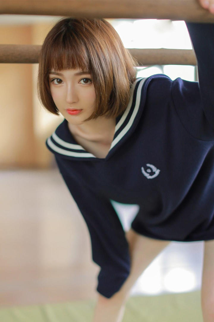 高清短发气质清纯美女写真