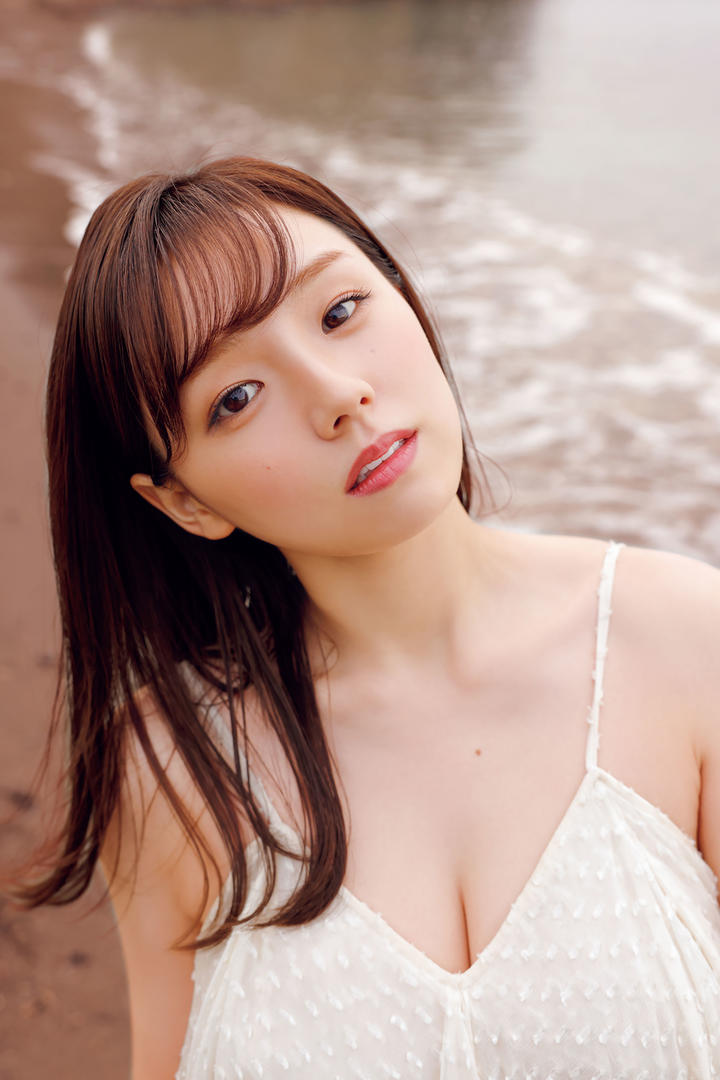 胸大的日本吊带美女图片