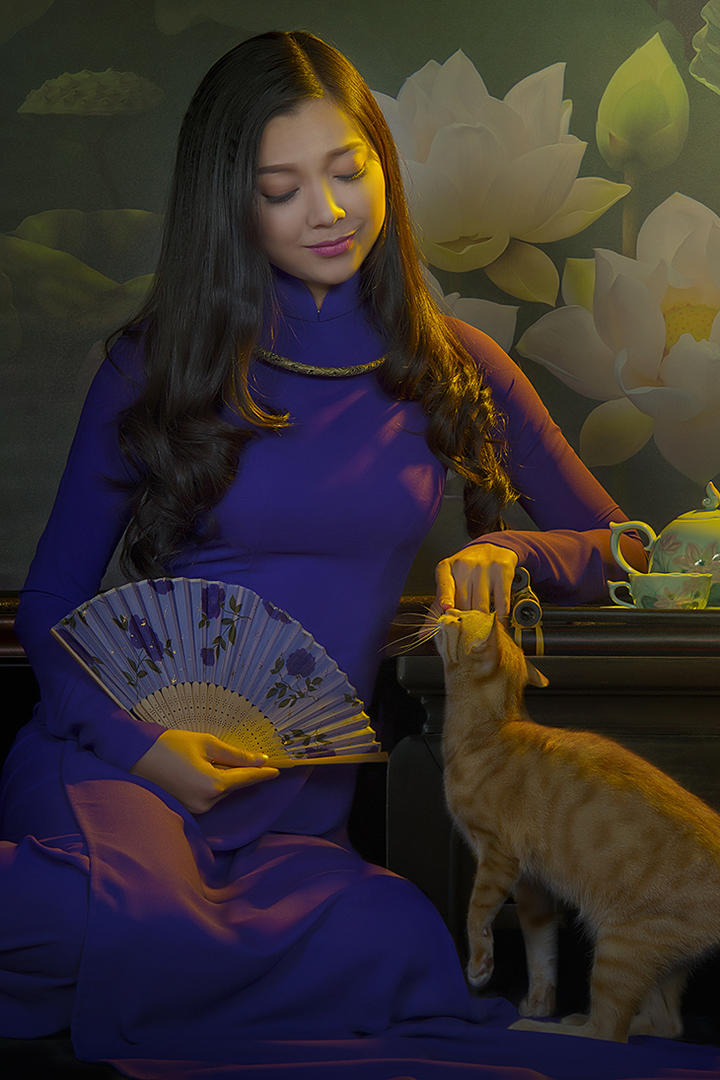 撸猫的越南古典美女图片