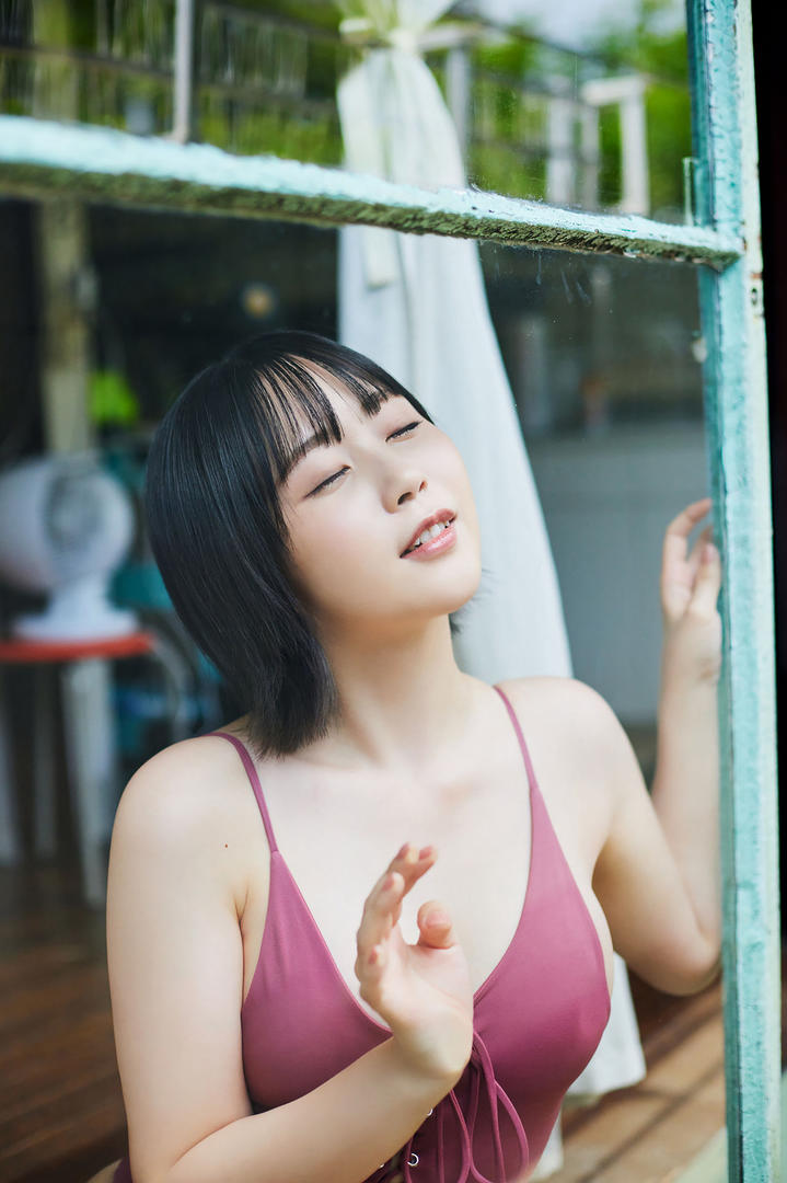 表情销魂的日本成熟女人特写图片