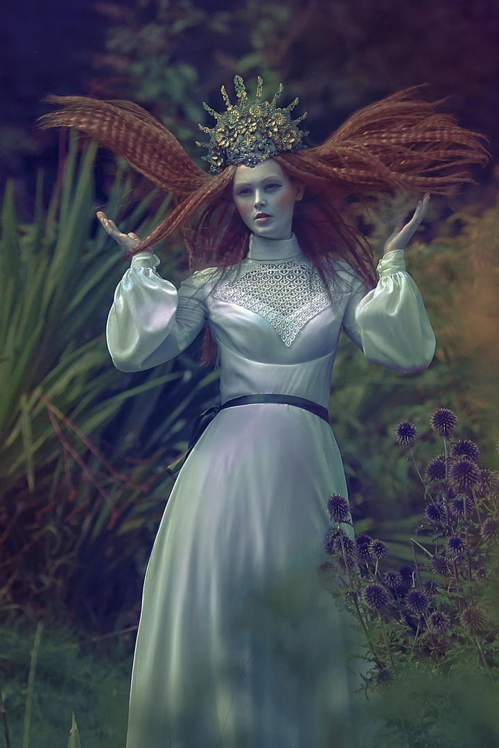 长发飘飘欧美美女艺术人像摄影图片