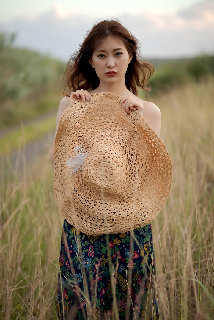 清纯日本女生野外唯美艺术照图片