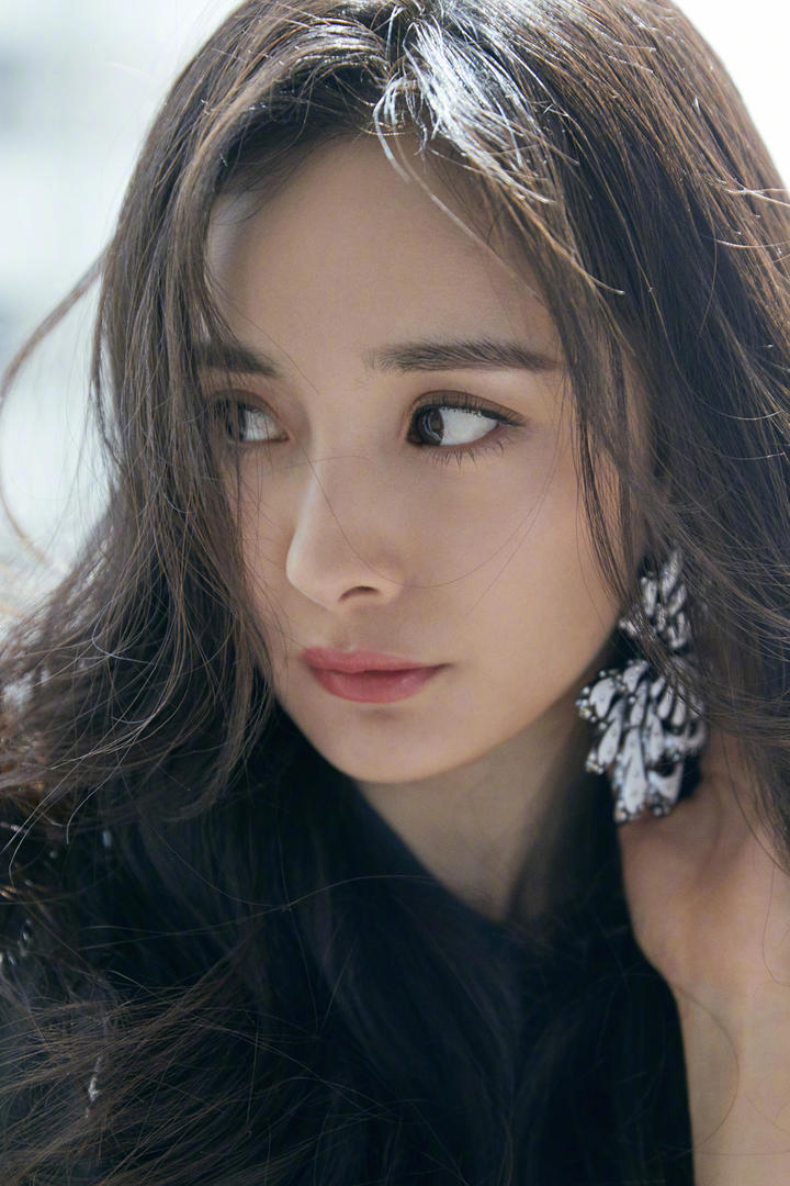 气质美女明星杨幂侧脸写真