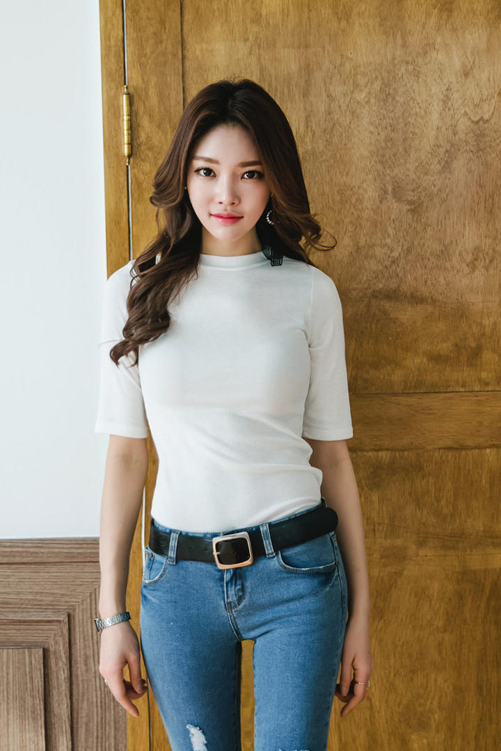 穿着牛仔裤的高清韩国美女写真图片