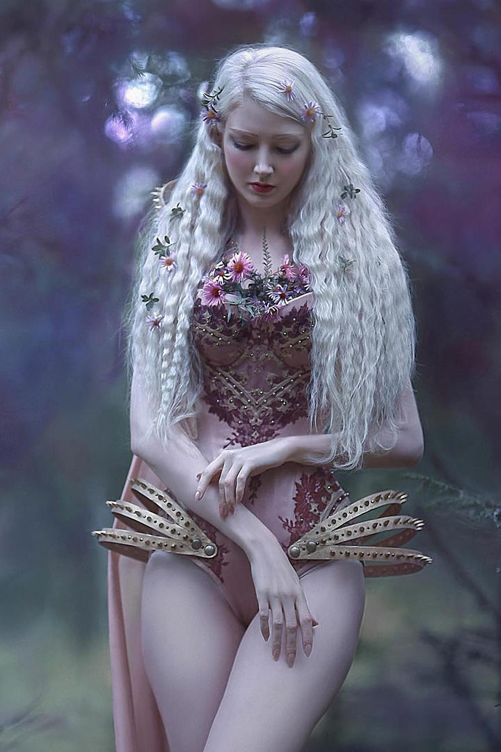 一头银发的欧美艺术人像摄影写真图片