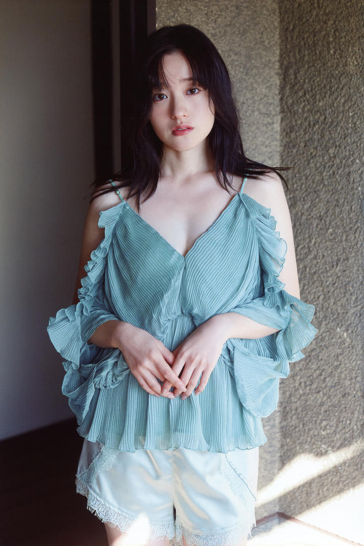 日韩专区高清漂亮美女个人写真图片