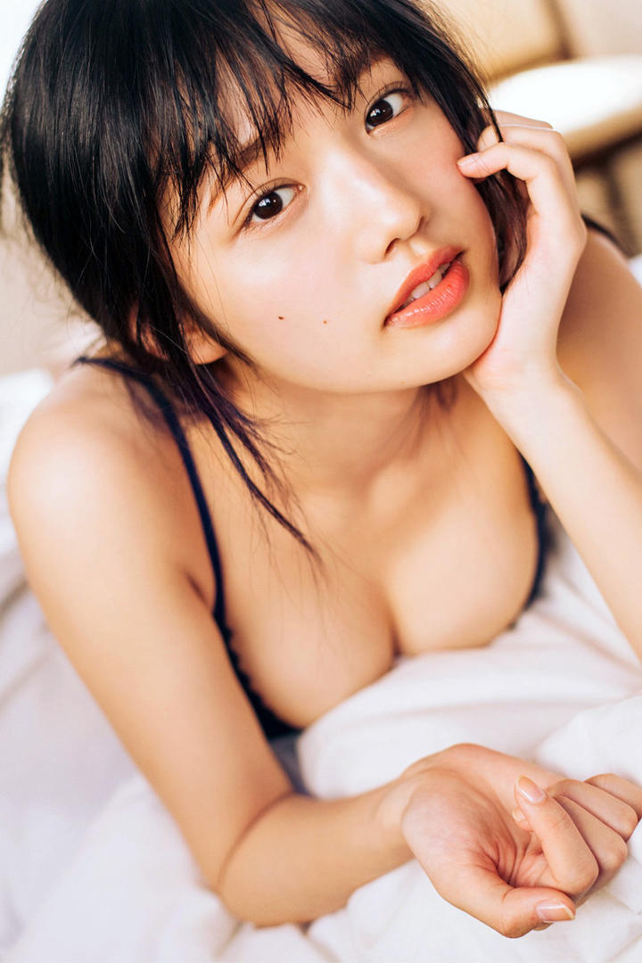 日系初恋感内衣写真集：白丝×格纹内衣少女的10种床榻撩人姿势合集​