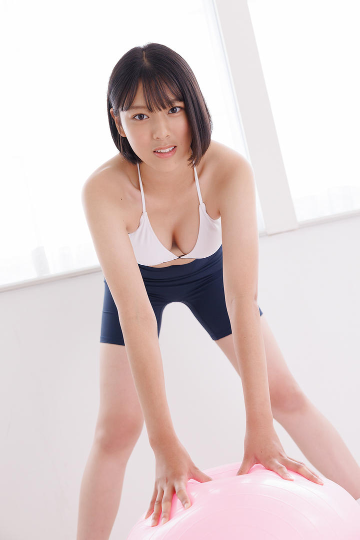 做瑜伽的日本短发美女老师138人但人文艺术图片