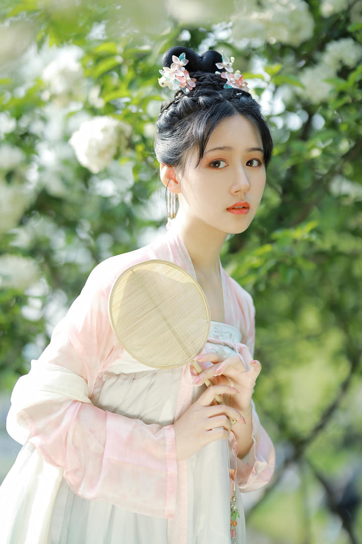 古装汉服美女人像摄影艺术照图片