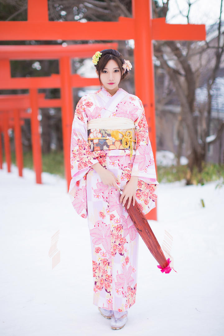 穿着和服的日本高清美女图片