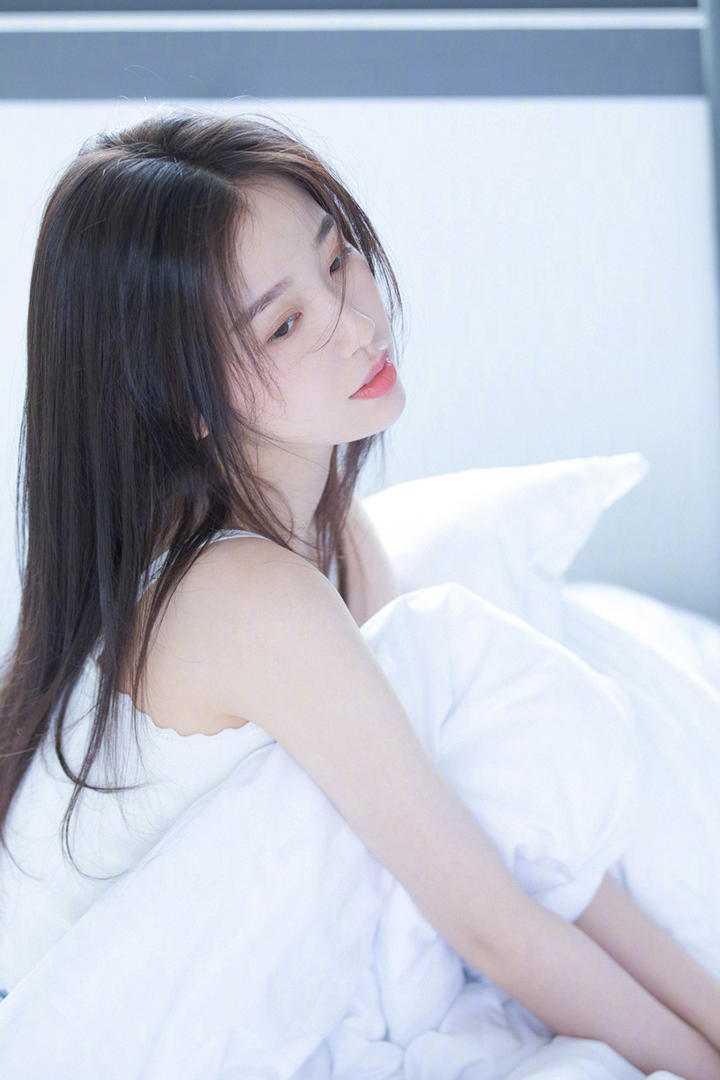高清美女明星虞书欣生活照写真图片