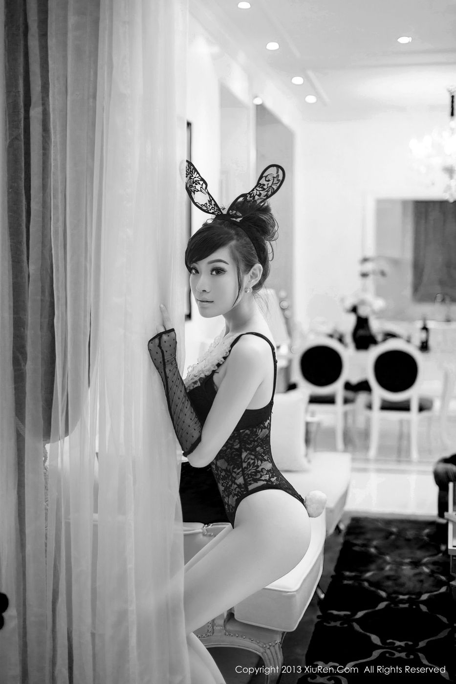 秀人网美女模特容容容Alice兔女郎黑丝美腿波涛胸涌套图