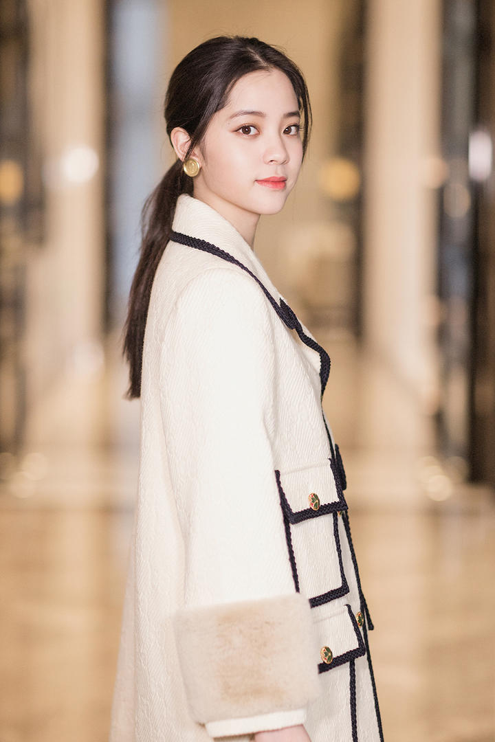 气质美女明星欧阳娜娜图片