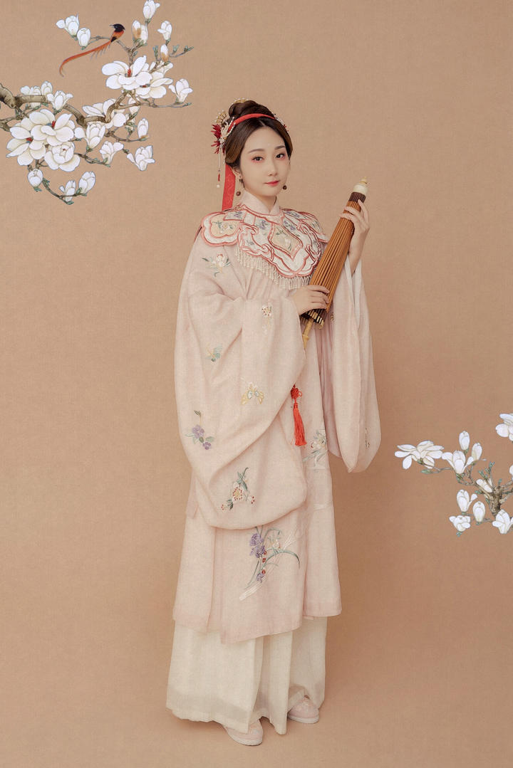 抱着雨伞的古装气质美女艺术照