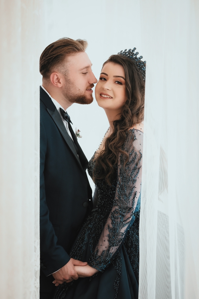 时尚欧美风室内婚纱照图片