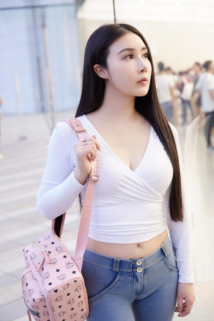 街拍高清气质中国美女图片