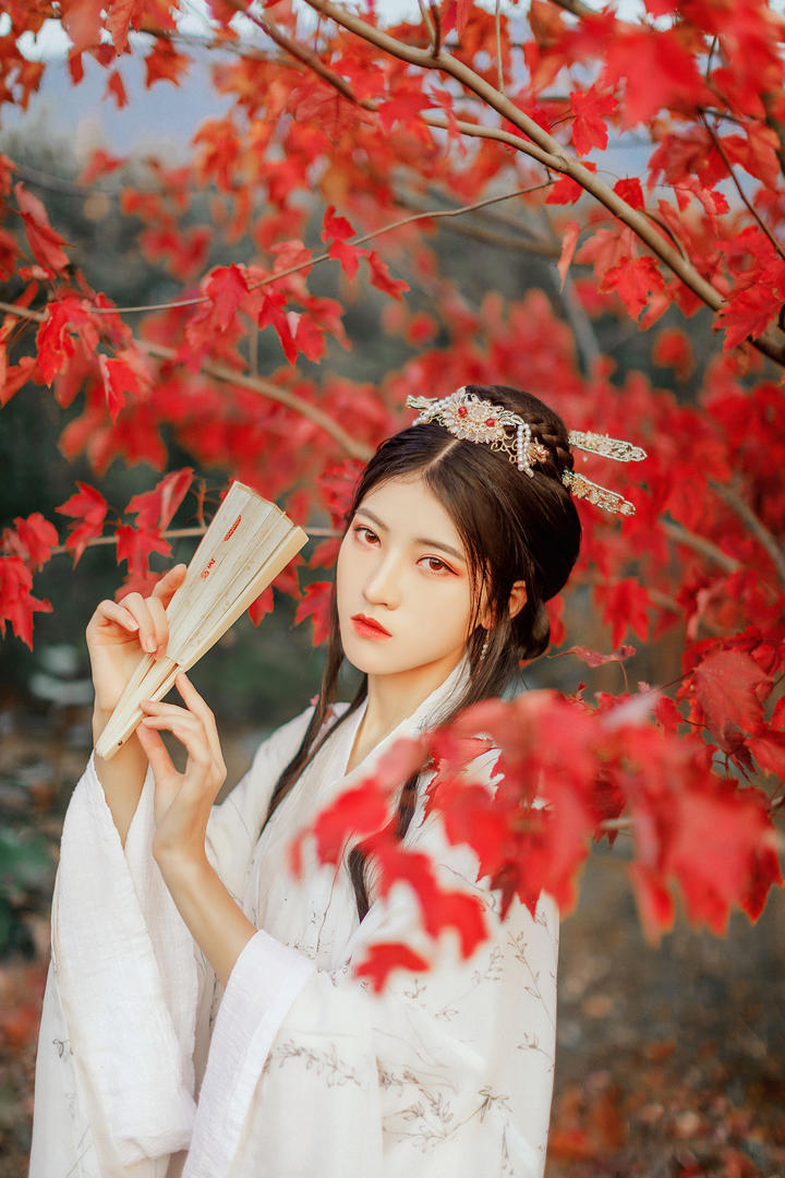 温柔端庄的古典汉服美女艺术摄影写真图片