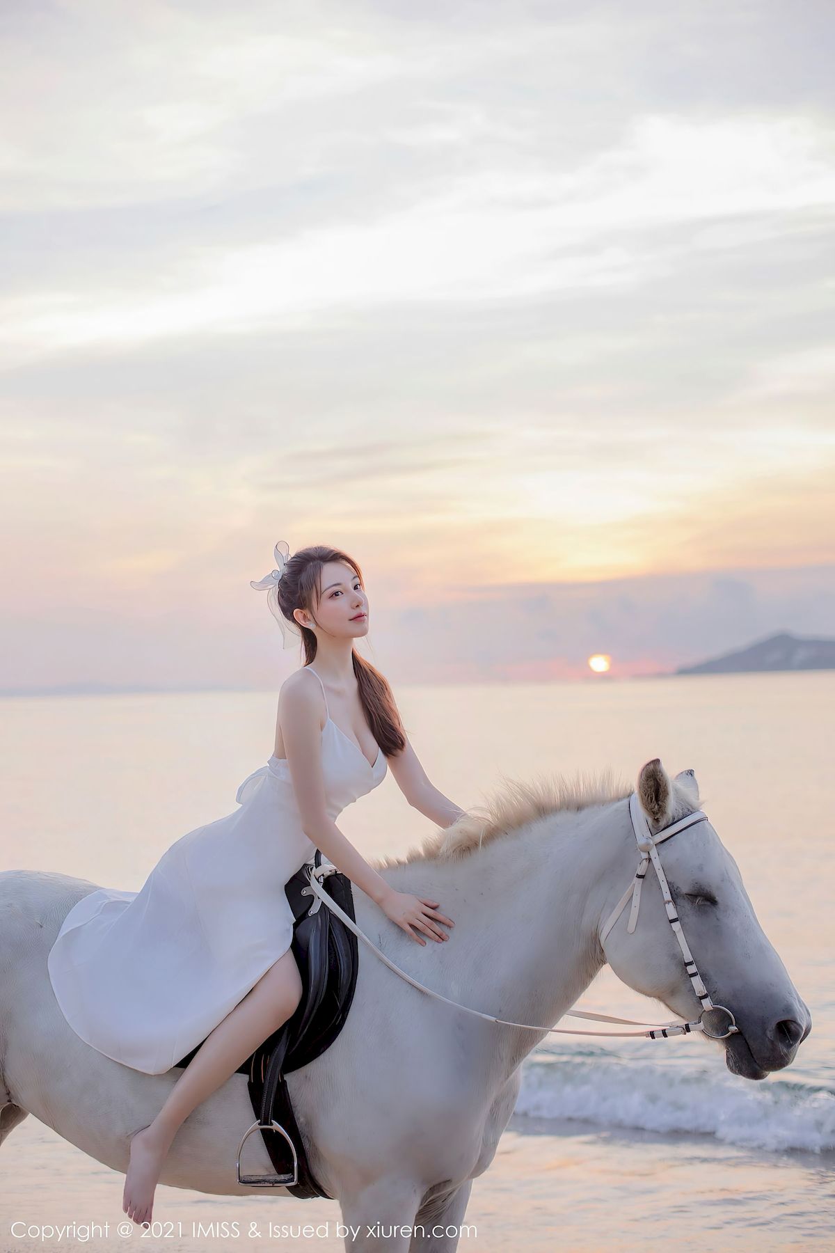 爱蜜社IMiss模特@Lynn刘奕宁@Rossi夕阳里骑马合辑写真