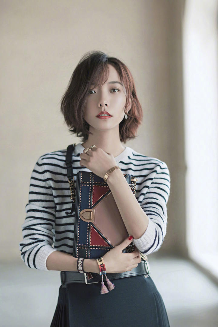 短发美女明星王珞丹高清图片