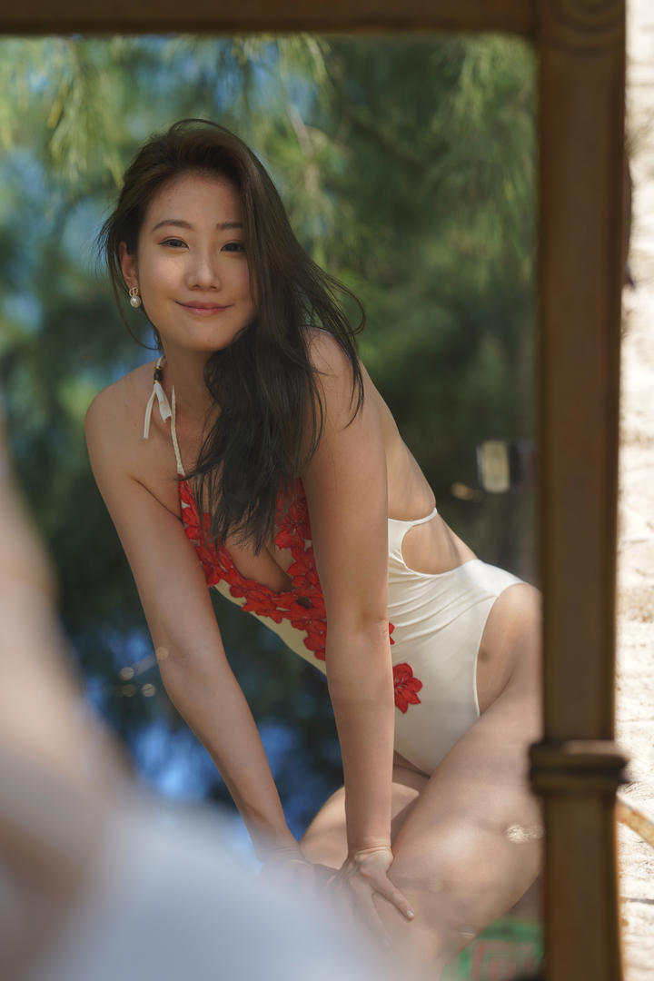 国产泳装美女艺术照个人写真祼照