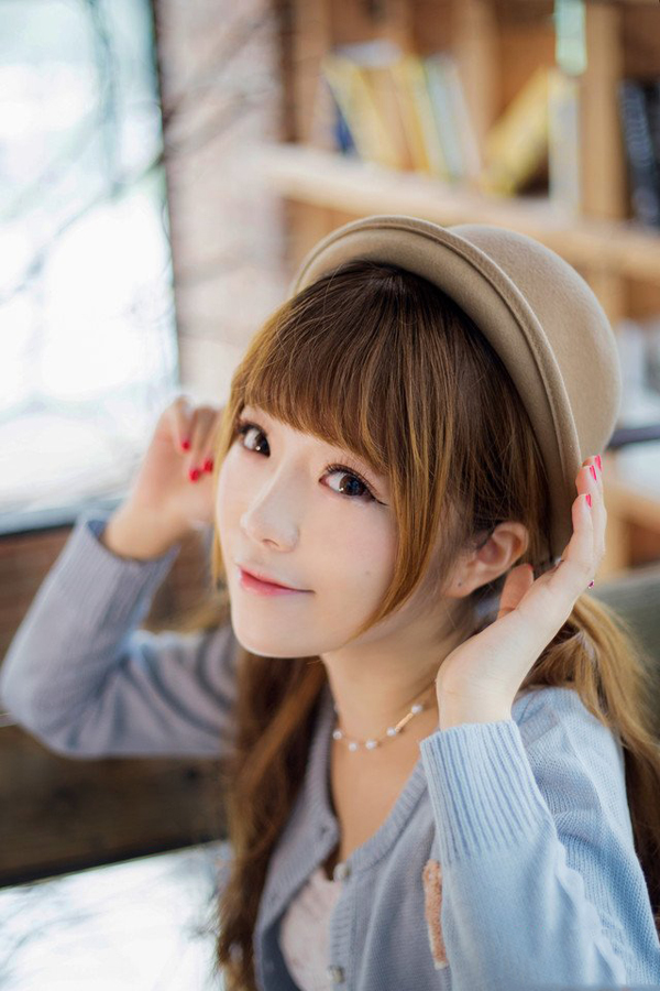 漫漫咖啡厅里的小清新少女