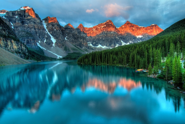 绿色树林湖泊山水风景图片